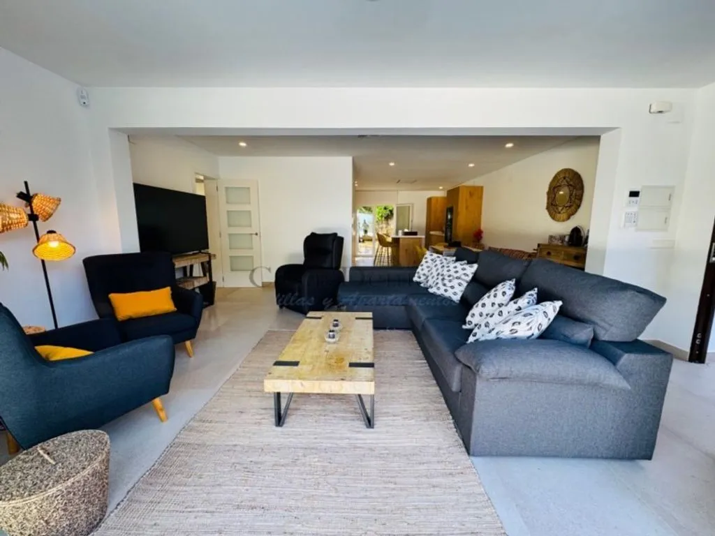 Elutuba - New Villa with Sea Views in Denia