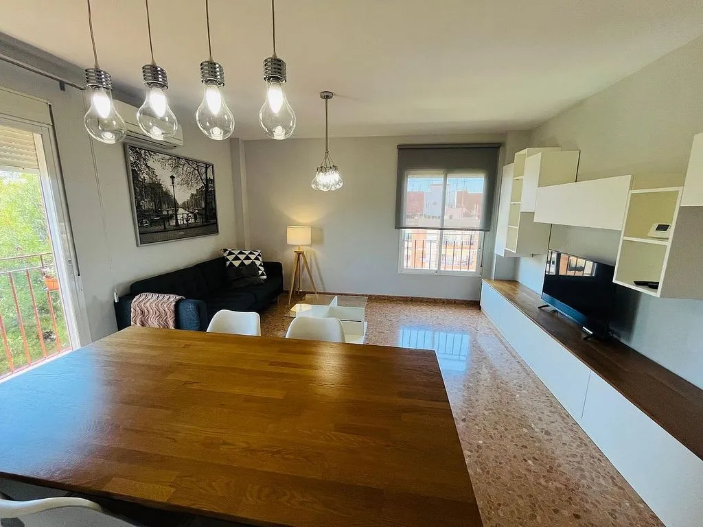 Dining Room - Student-Friendly Flat with Balcony in Moncada