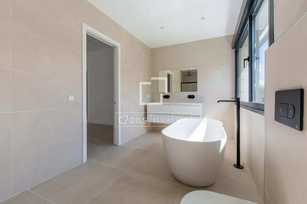 Bathrooms - Chalet with Pool in Las Lomas, Boadilla del Monte