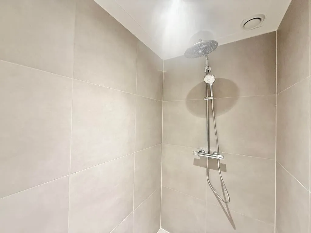 Salles de bain - Furnished Apartment with Balcony in Amsterdam