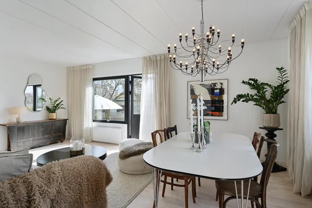 Salle à manger - Fully Renovated Villa with Sunny Garden in Järfälla