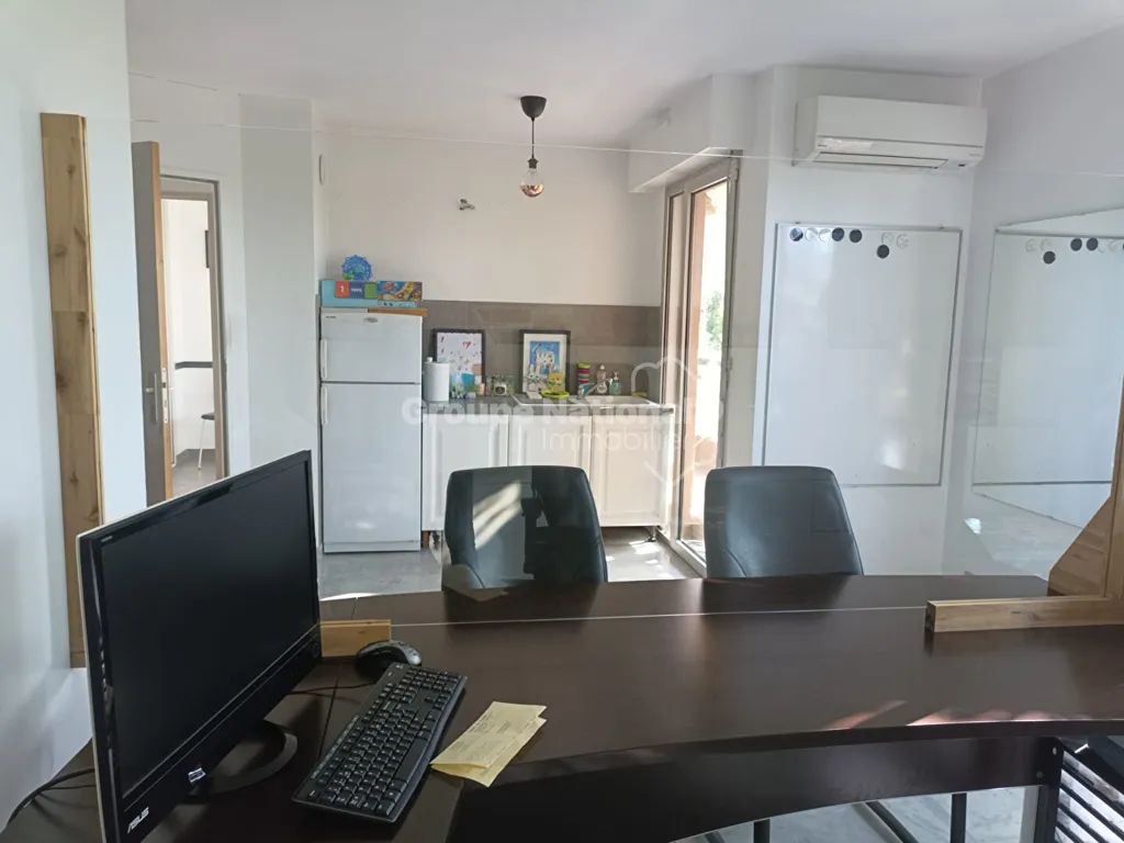 Kabinet - 2-Bedroom Flat with Balcony in Peymeinade