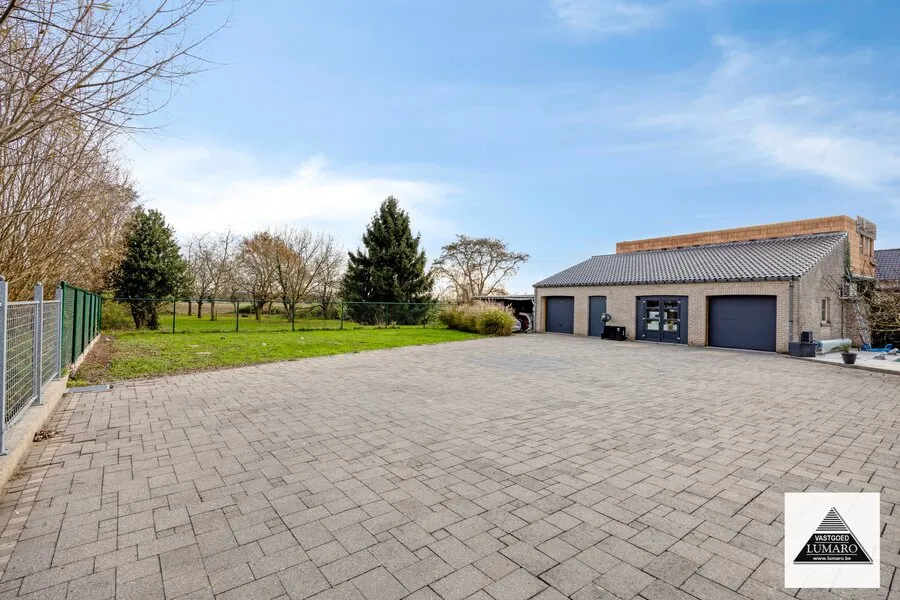 Extérieur - Villa avec Piscine dans le Paysage Rural de Leut
