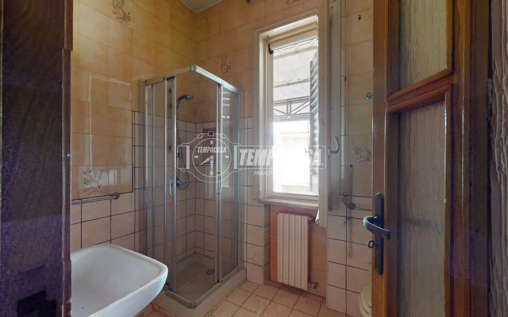 Bagni - Palazzo with Courtyard in Lusciano Centre