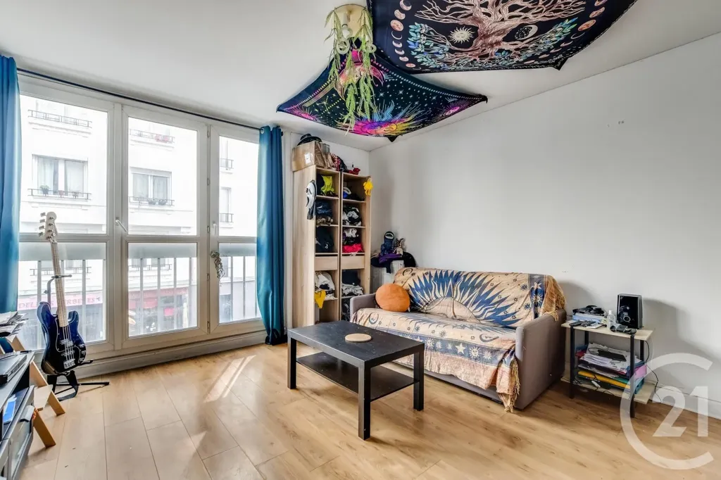 Séjour - Studio au Calme avec Double Exposition à Paris 20e