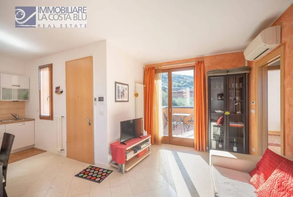 Soggiorno - Luxury Apartment with Pool in Torri del Benaco