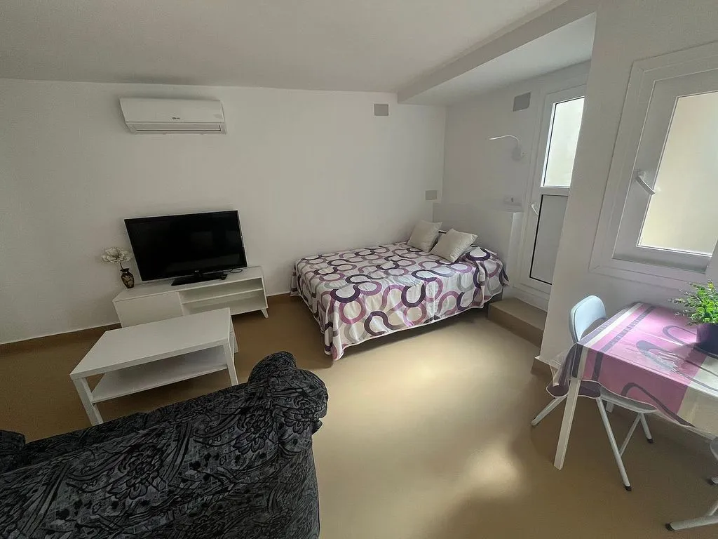 Chambres - Furnished Studio with Air Conditioning in Vva del Trabuco