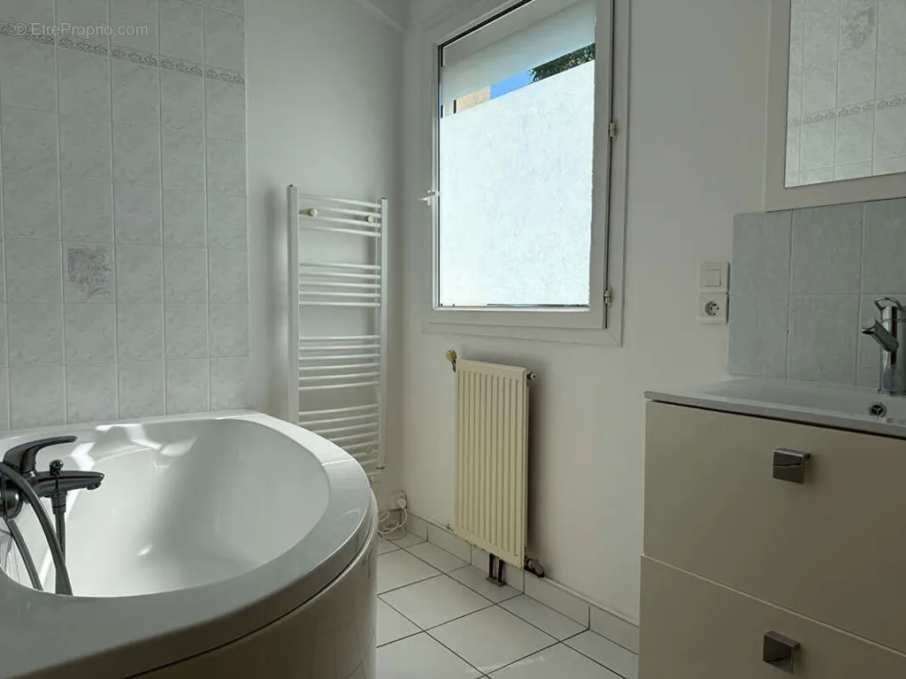 Salles de bain - Maison avec Terrasse et Jardin à Saint-Benoît