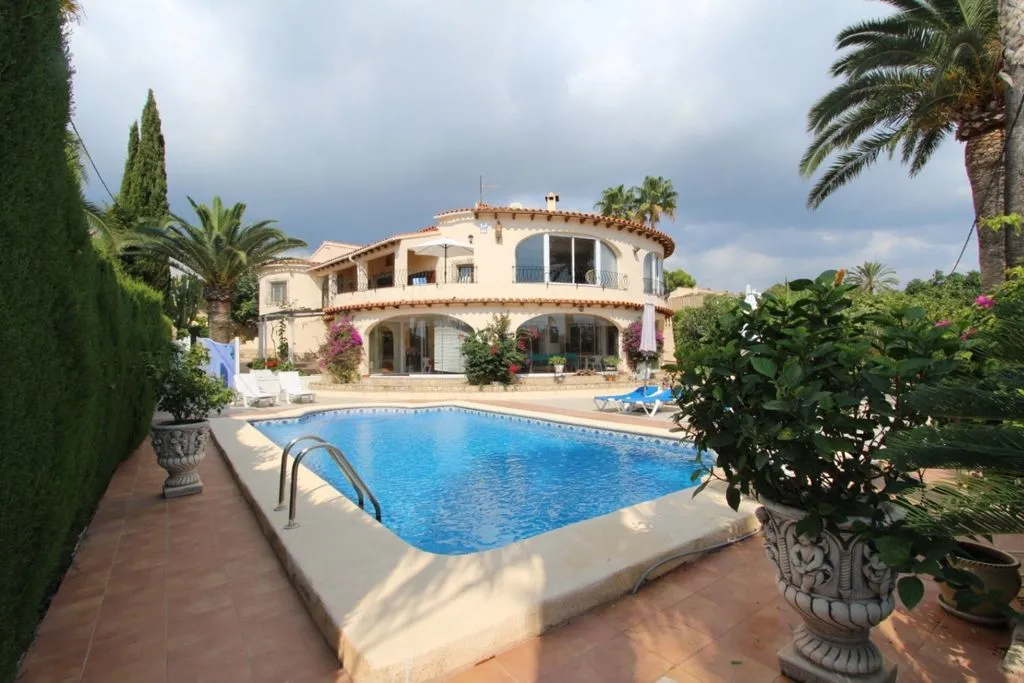 Piscine - Mediterranean Villa with Pool in Calpe