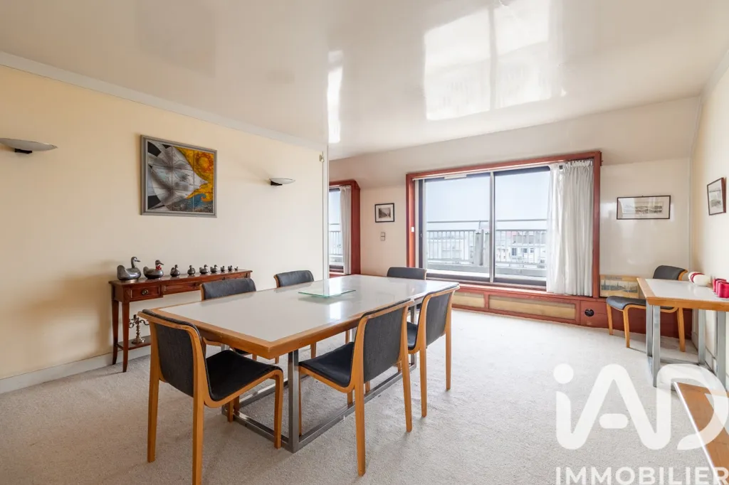 Salle à manger - Appartement Luxe avec Vue Panoramique sur la Tour Eiffel à Montparnasse