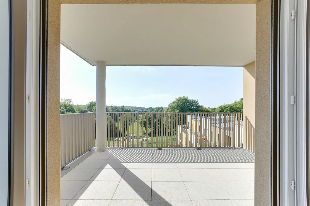 Rõdu - Bright Apartment with Terrace in Chantepie