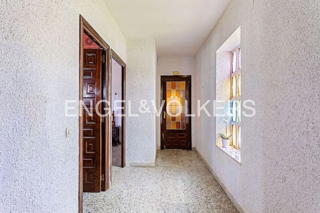 Esik - Single-Storey Chalet with Pool in El Parc de Cubelles