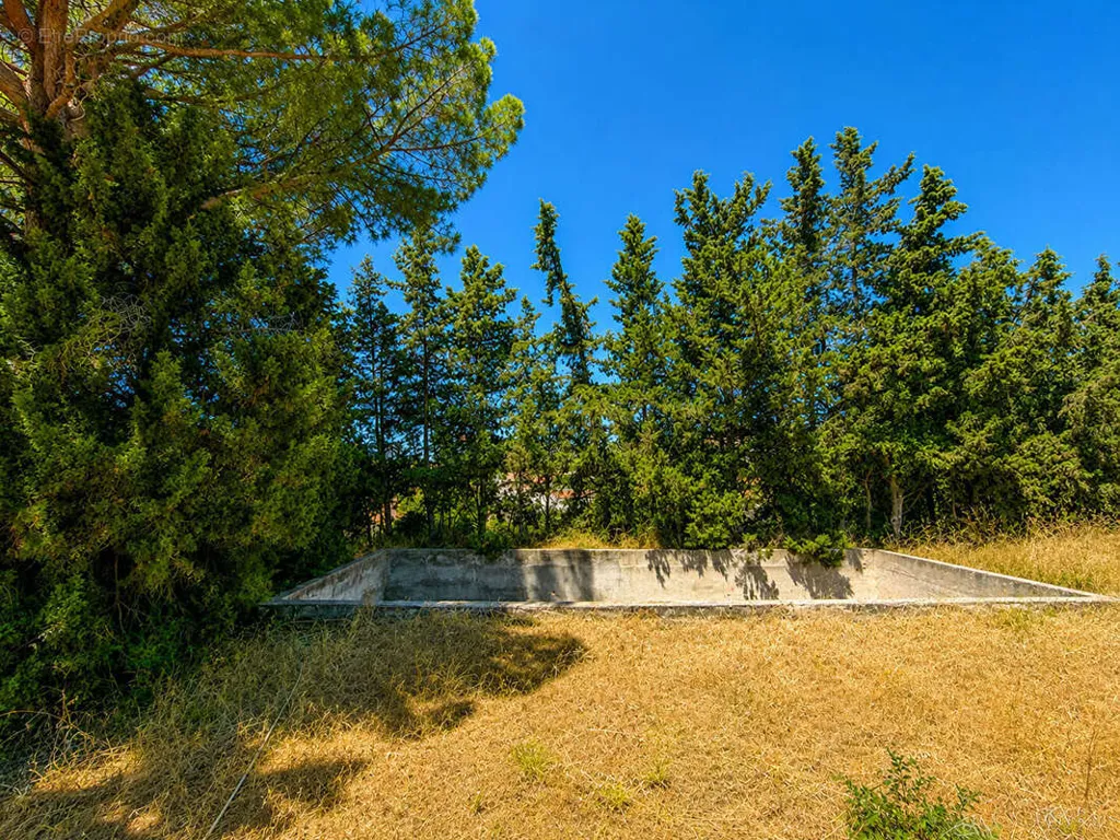 Aed - Constructible Plot with Garden in Sainte-Marthe