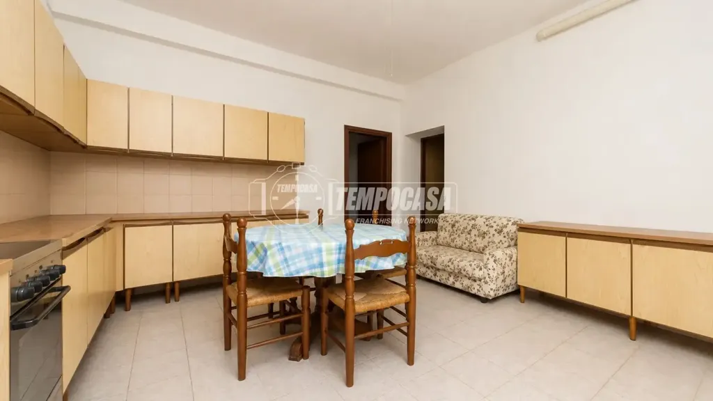 Kitchen - Three-Bedroom Flat with Garden in Seriate