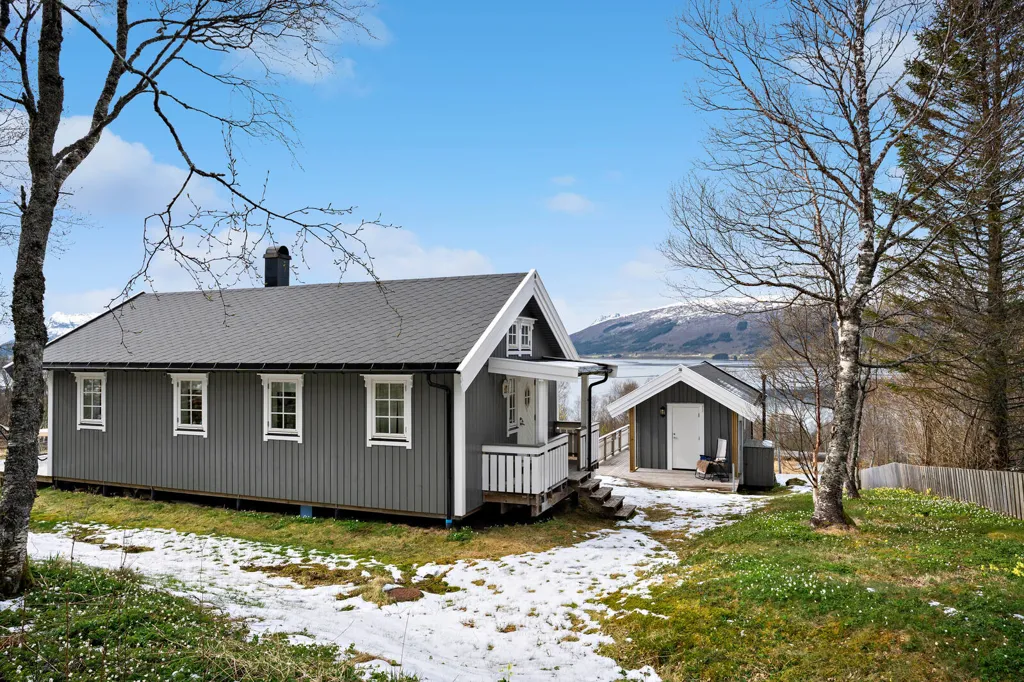 Esterno - Scenic Cabin with Pool in Nesnastrand