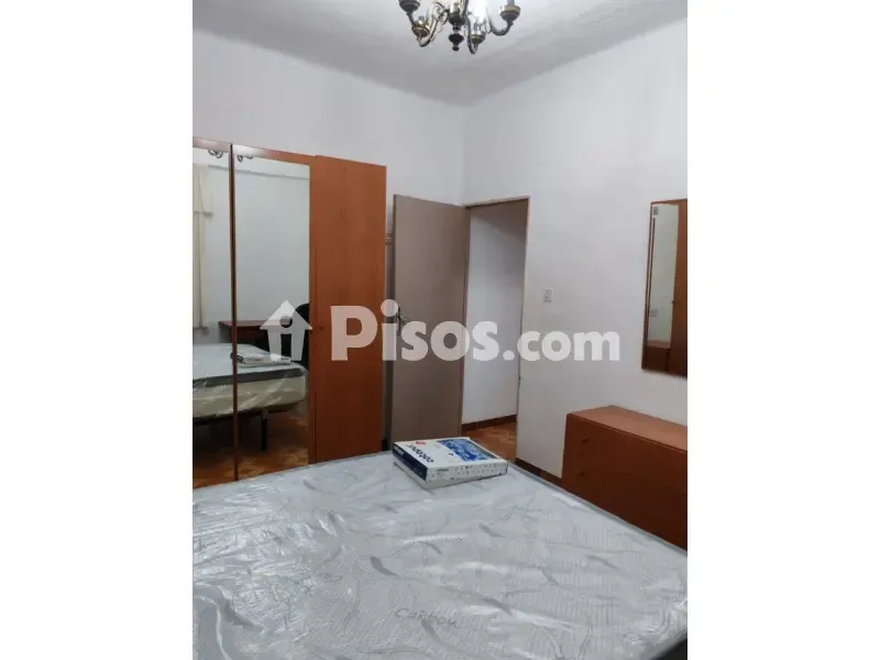 Chambres - Student-Friendly Flat with Balcony in Plaza de Toros