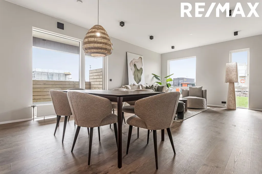 Salle à manger - 5-Bed Apartment with Balcony in Álftanes