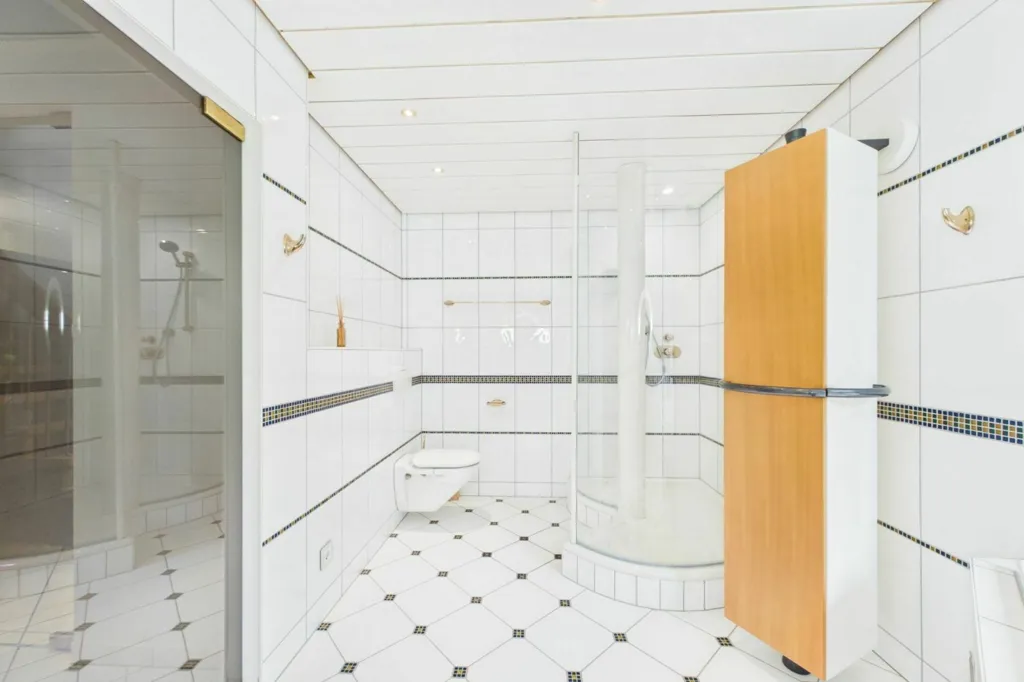 Bathrooms - Detached House with Private Duplex in Mersch