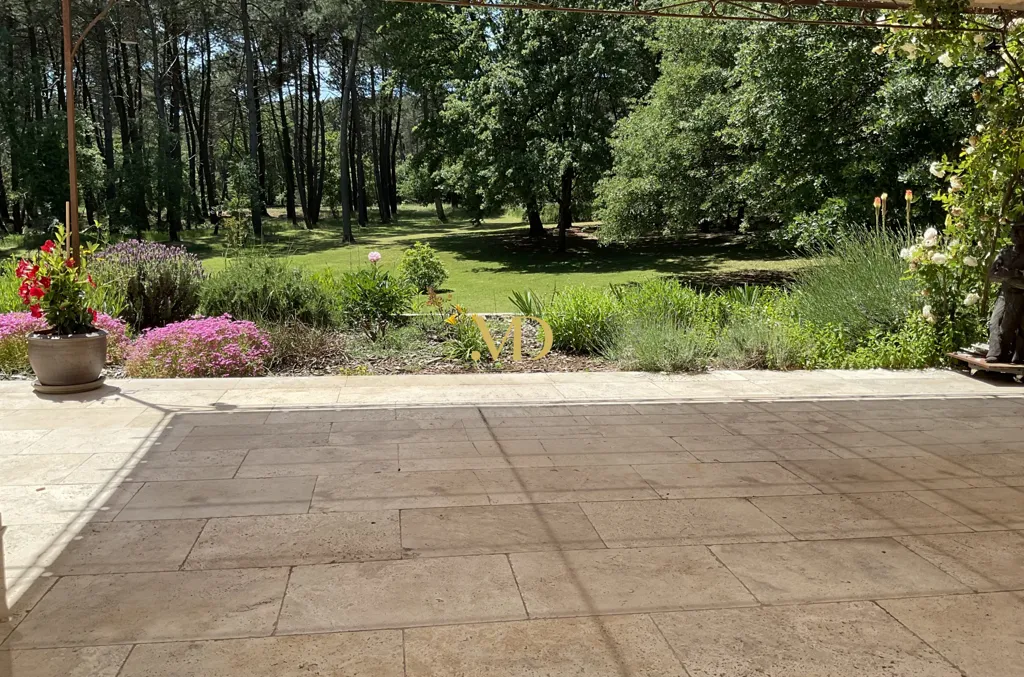Terrasse - Maison avec Parc Boisé à Roussillon