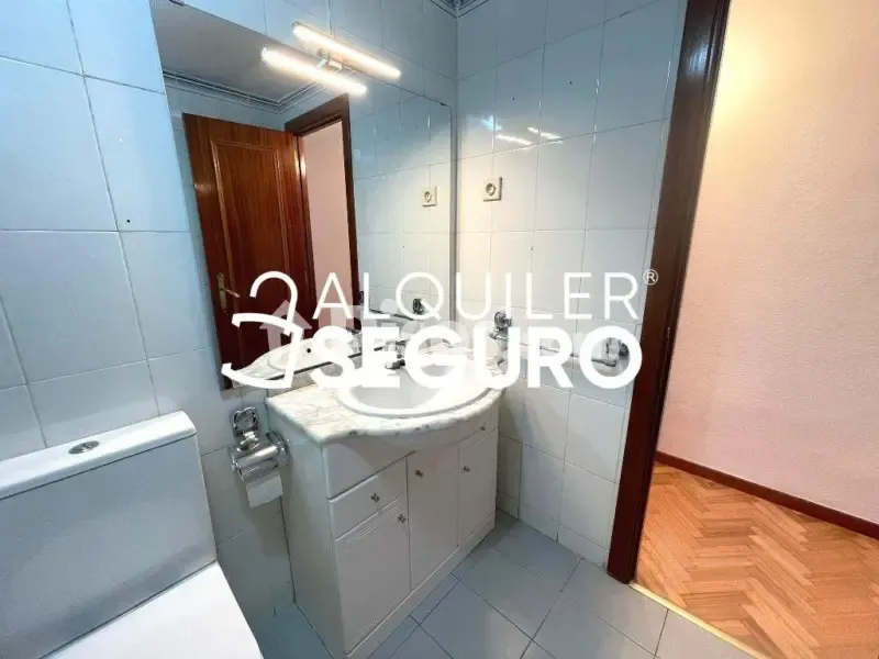 Bagni - Spacious Flat with Garden and Pool in Moratalaz