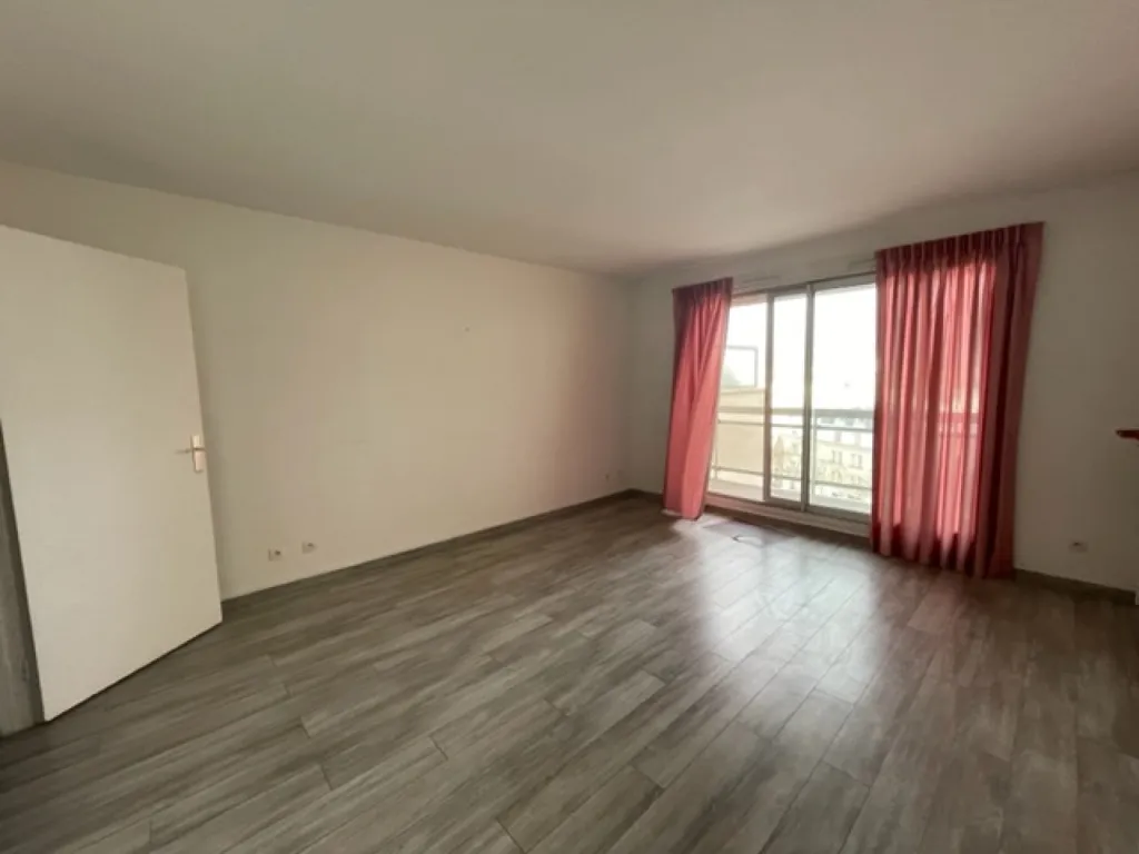Pièces - Studio avec Balcon à Paris 17ème