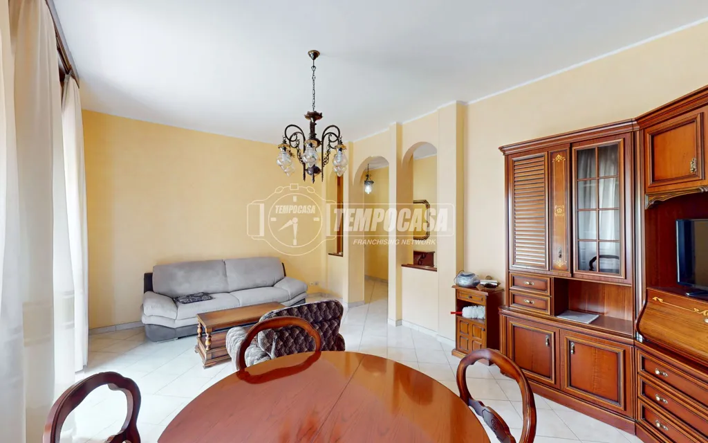 Dining Room - Four-Room Apartment with Balcony in Paullo