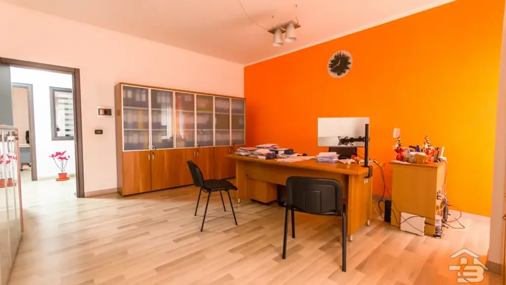 Bureau - 7-Room Apartment with Triple Exposure in Manfredonia