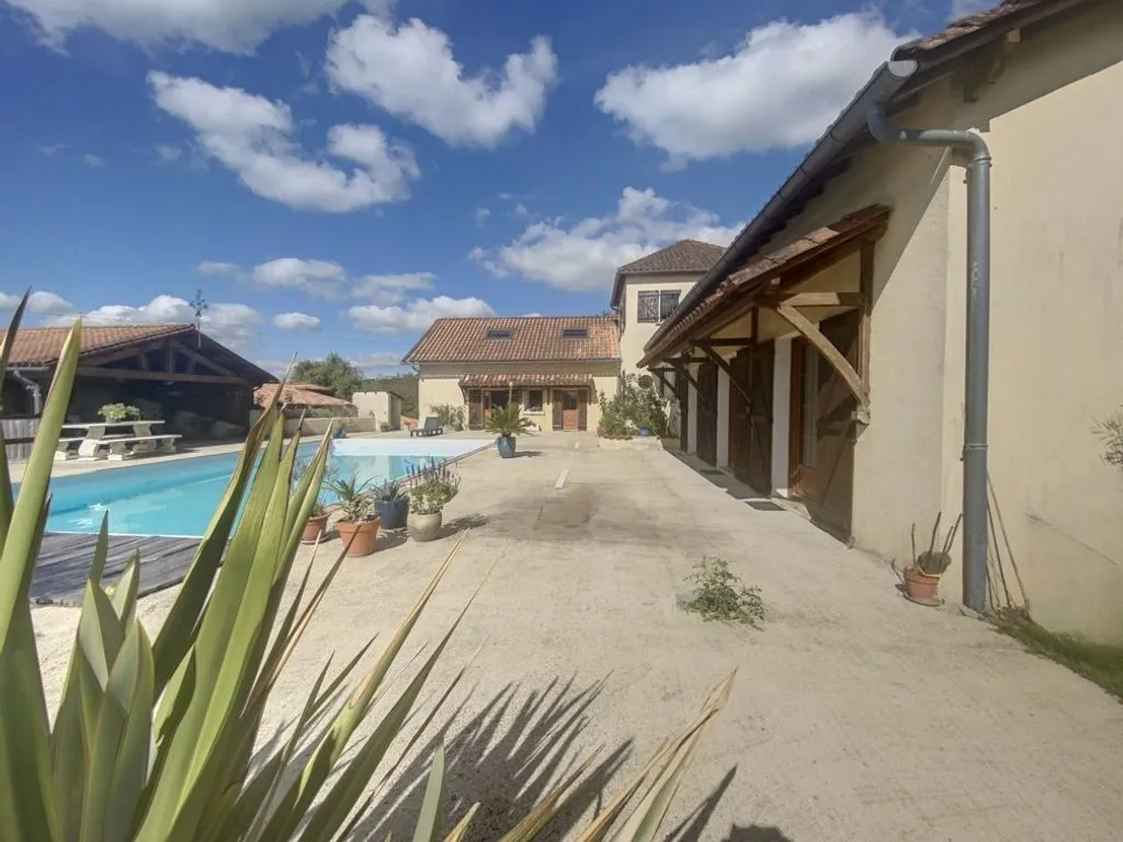 Bassein - Luxury House with Pool in Grun-Bordas