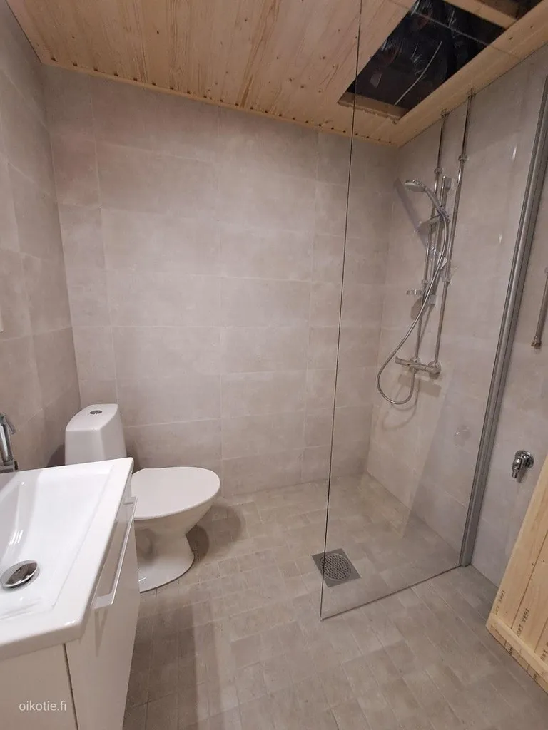 Vannitoad - Modern Flat with Glazed Balcony in Vantaa
