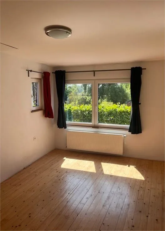Maison 3 Façades avec Jardin et Bureau à Proximité du Village