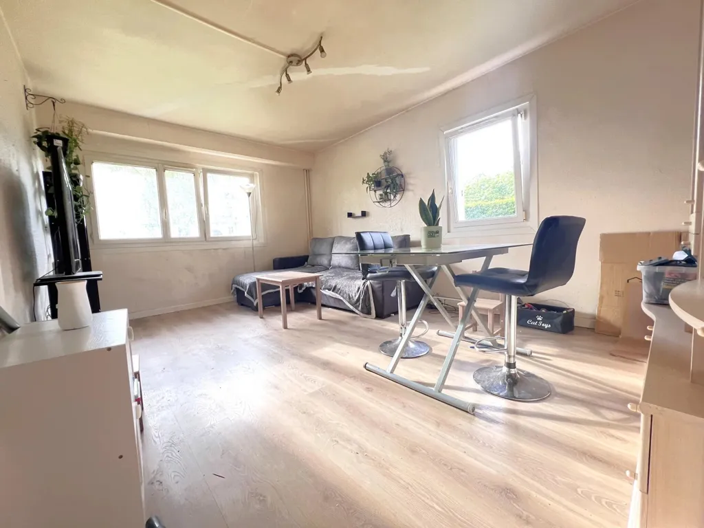 Soggiorno - Spacious 2-Bed Flat with Private Parking in Plaisir