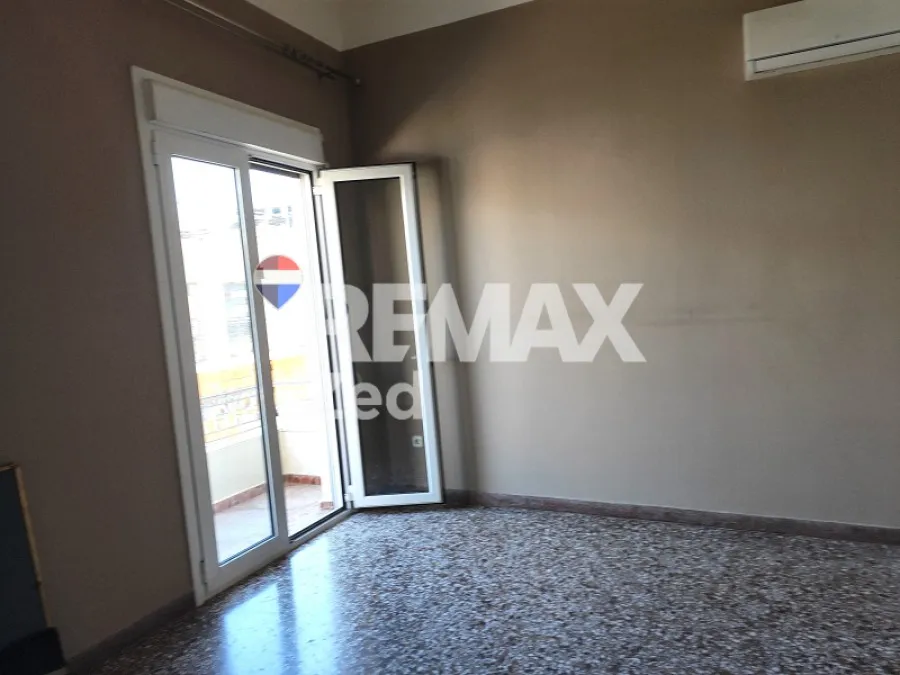 Toad - Apartment with Balcony in Piraeus, Tabouria