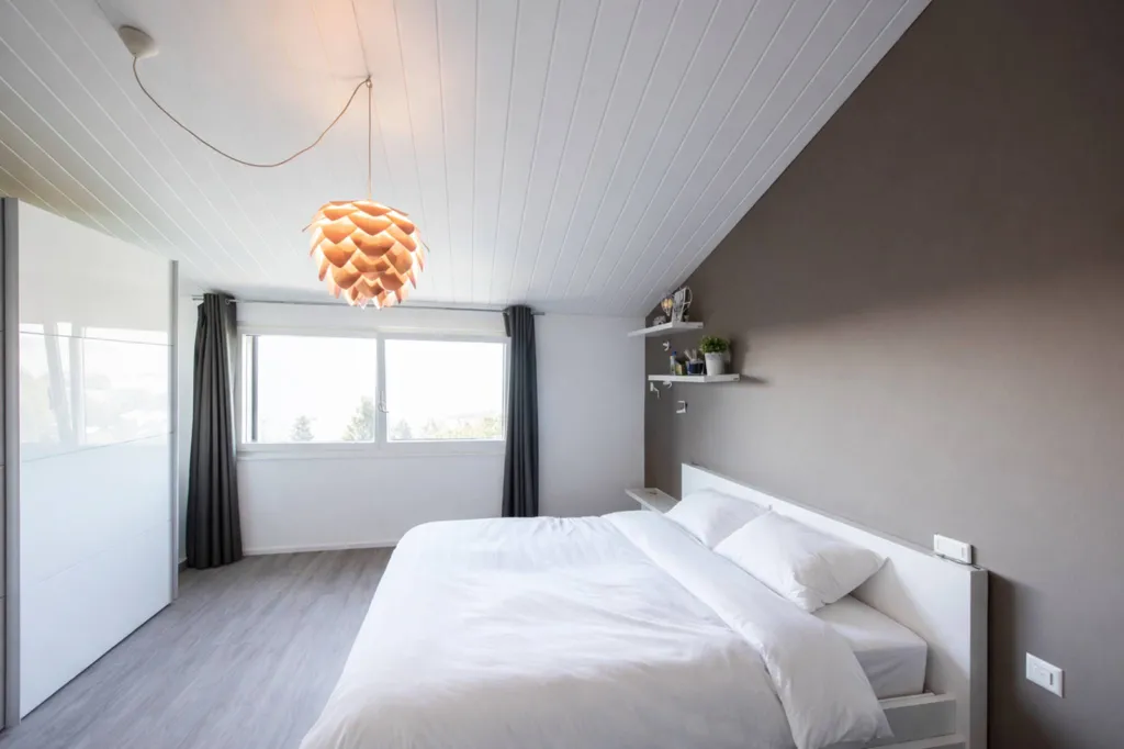 Magamistoad - Modern Villa with Lake View in Residential Area