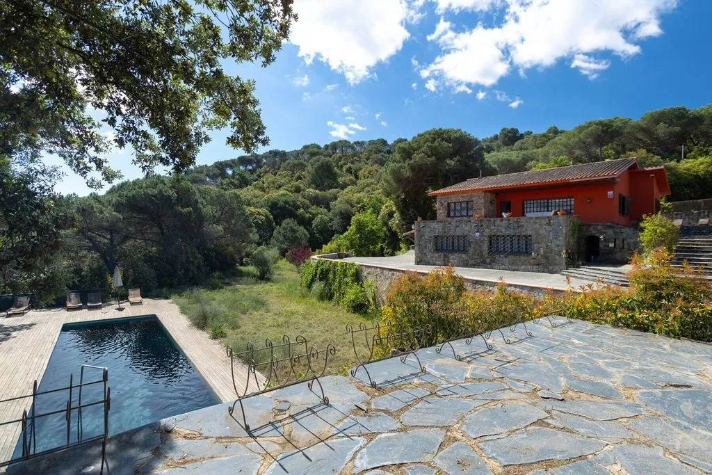 Bassein - Detached House with Pool in Vallromanes