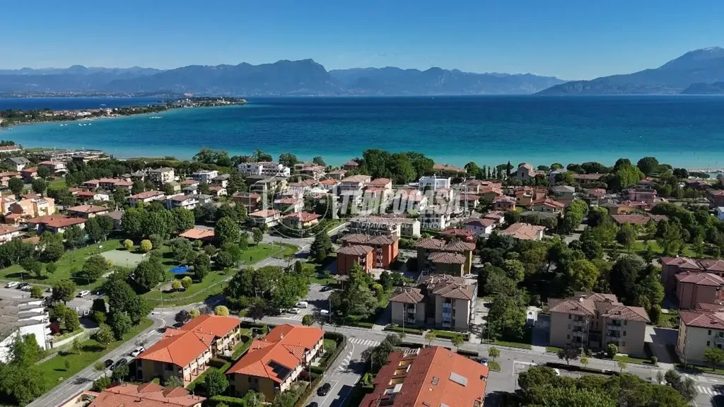 Bright Triplex with Balcony in Lugana, Sirmione