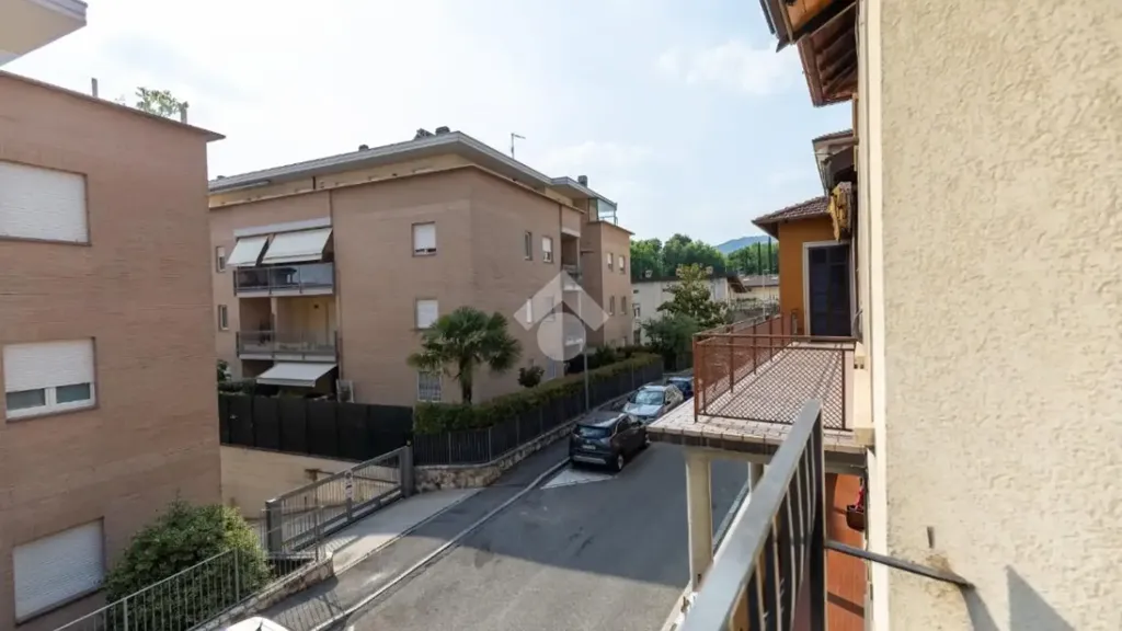 Rõdu - Trilocale with Balcony in Bergamo
