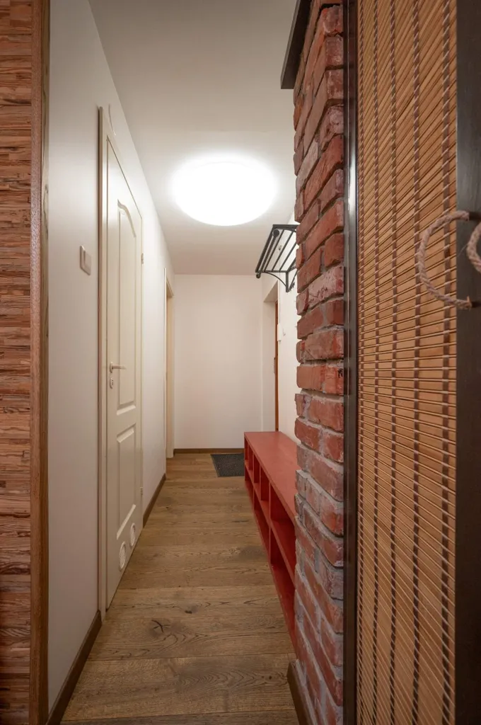 hallway_entrance