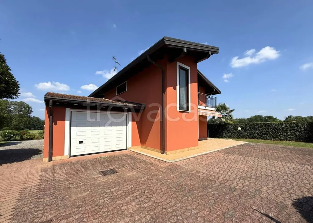 Välivaade - Villa with Garden in Castelletto Sopra Ticino