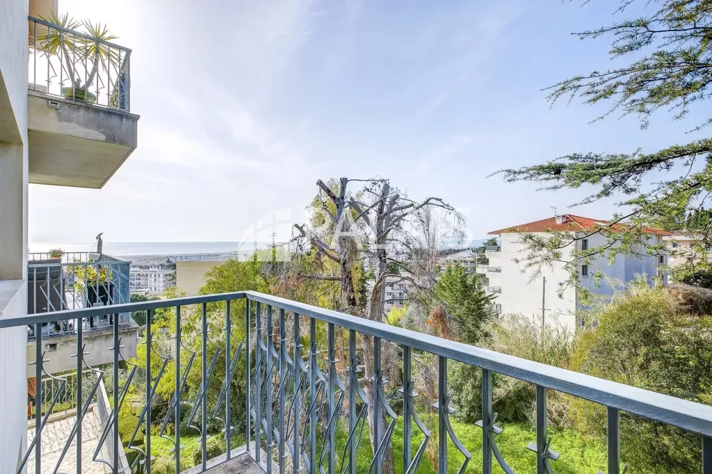 Rõdu - Apartment with Sea View in Nice Ouest