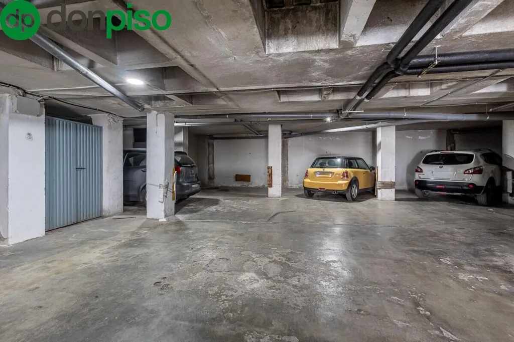 Garage - Apartment with Terrace in Granada