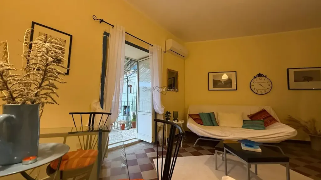 Séjour - Renovated Apartment with Balcony in Modica