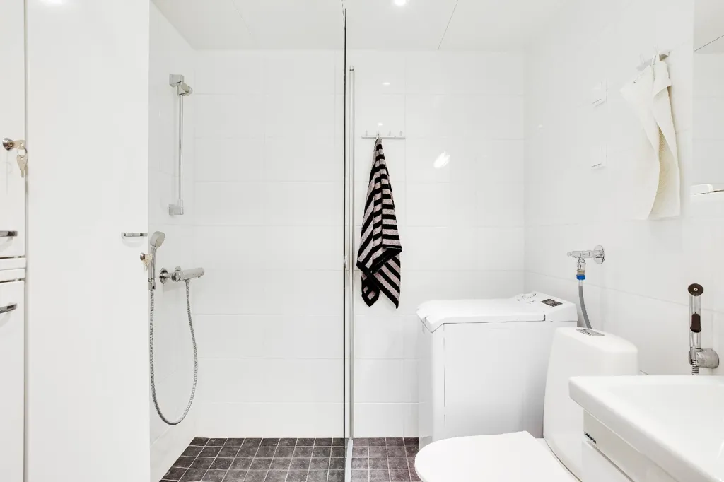 Bagni - Efficient Balcony Flat in Vuores, Tampere