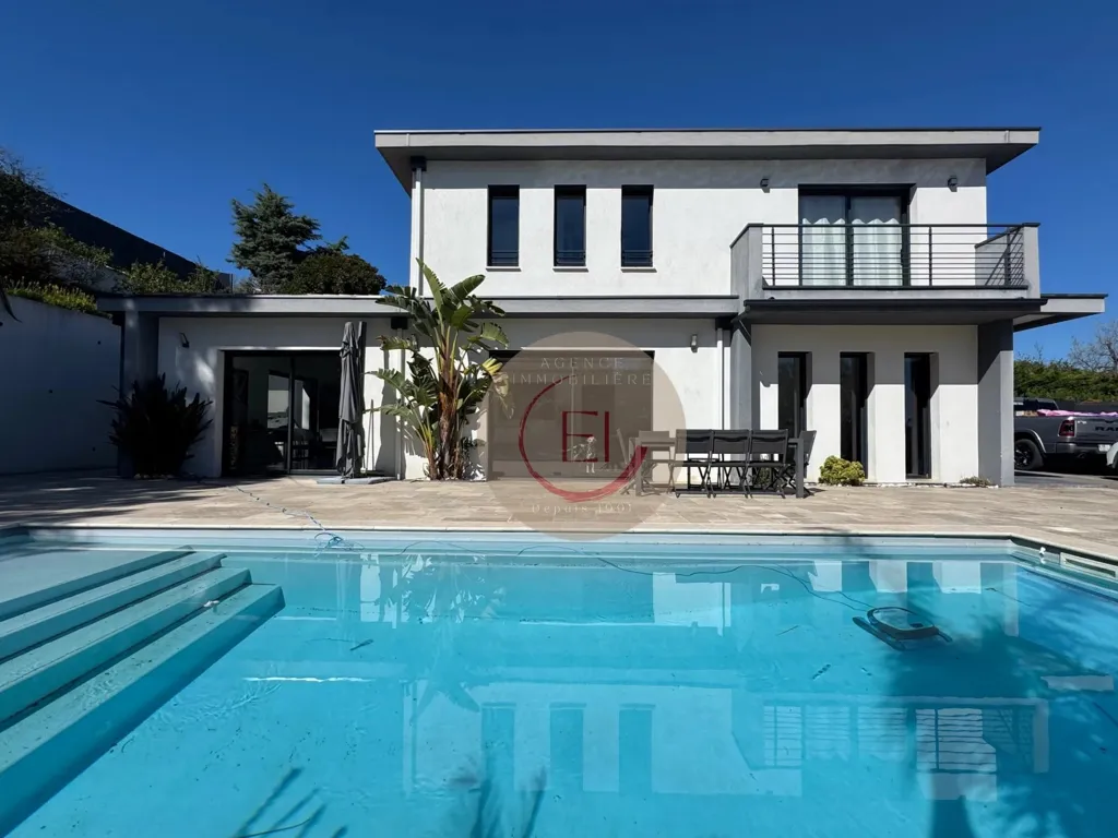 Bassein - Contemporary Villa with Pool in Secure Estate