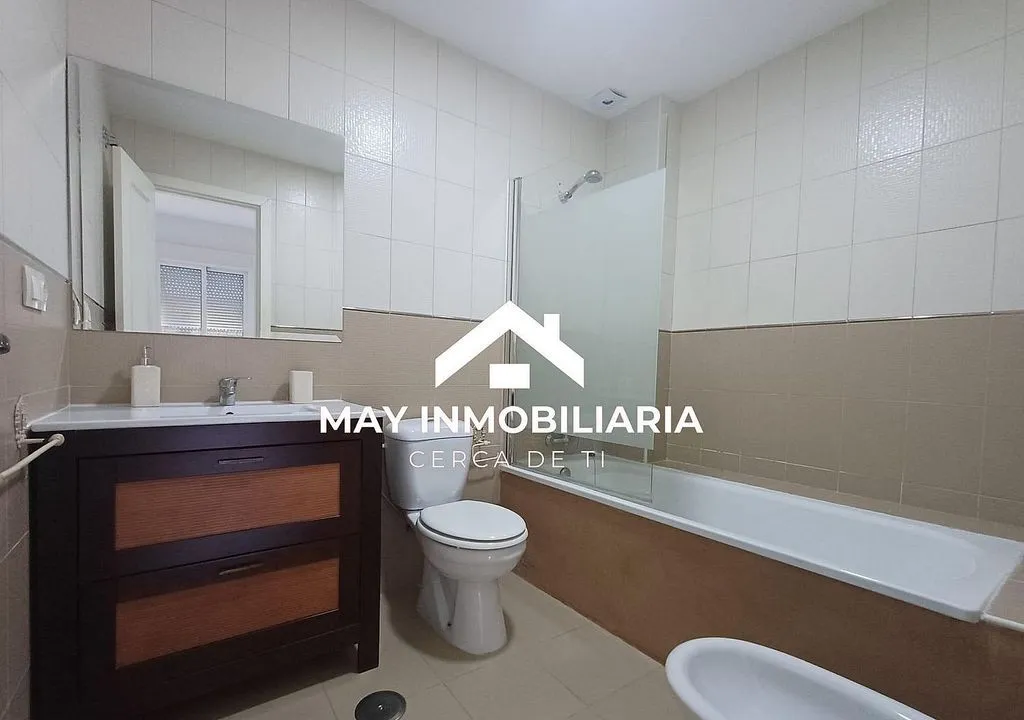 Vannitoad - Semi-detached House with River View in Coria del Río
