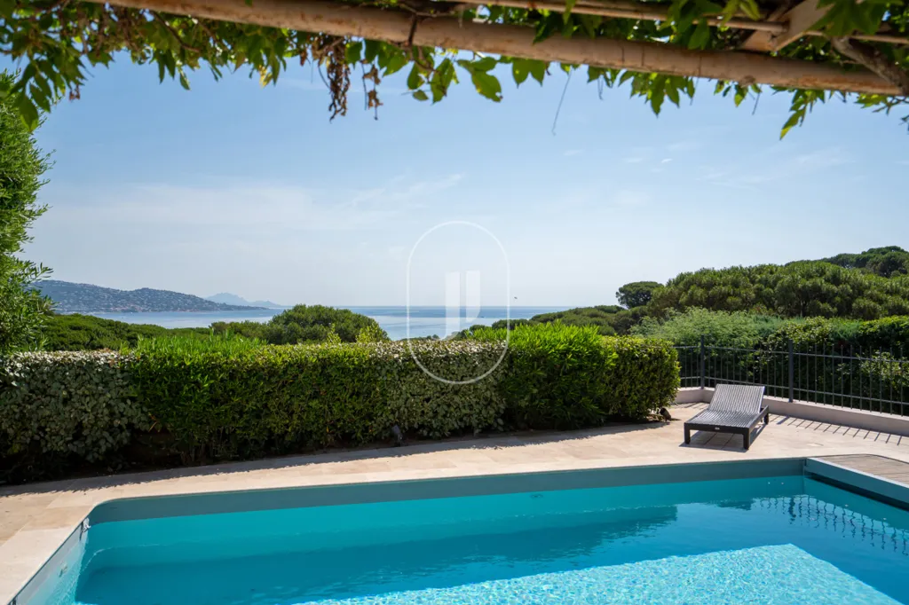 Piscine - Villa avec Vue Mer et Piscine à Sainte-Maxime