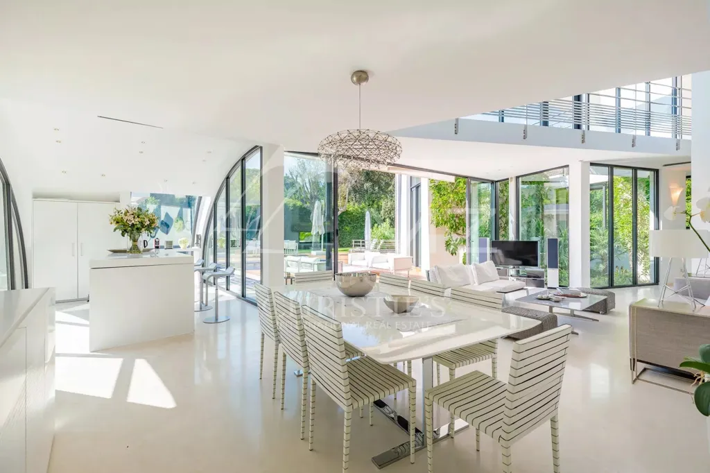 Salle à manger - Villa Contemporaine avec Piscine près du Club 55 à Pampelonne