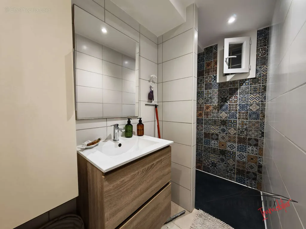 Salles de bain - Maison Luxueuse avec Piscine à Vaison-la-Romaine