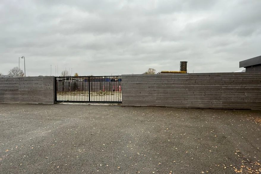 Exterior - Secure 400 m² Video Monitored Plot in Production Area