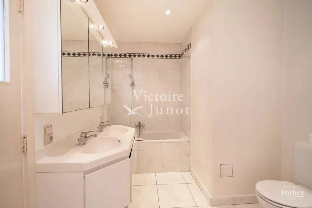 Salles de bain - Appartement à Rénover avec Terrasse à Montgomery