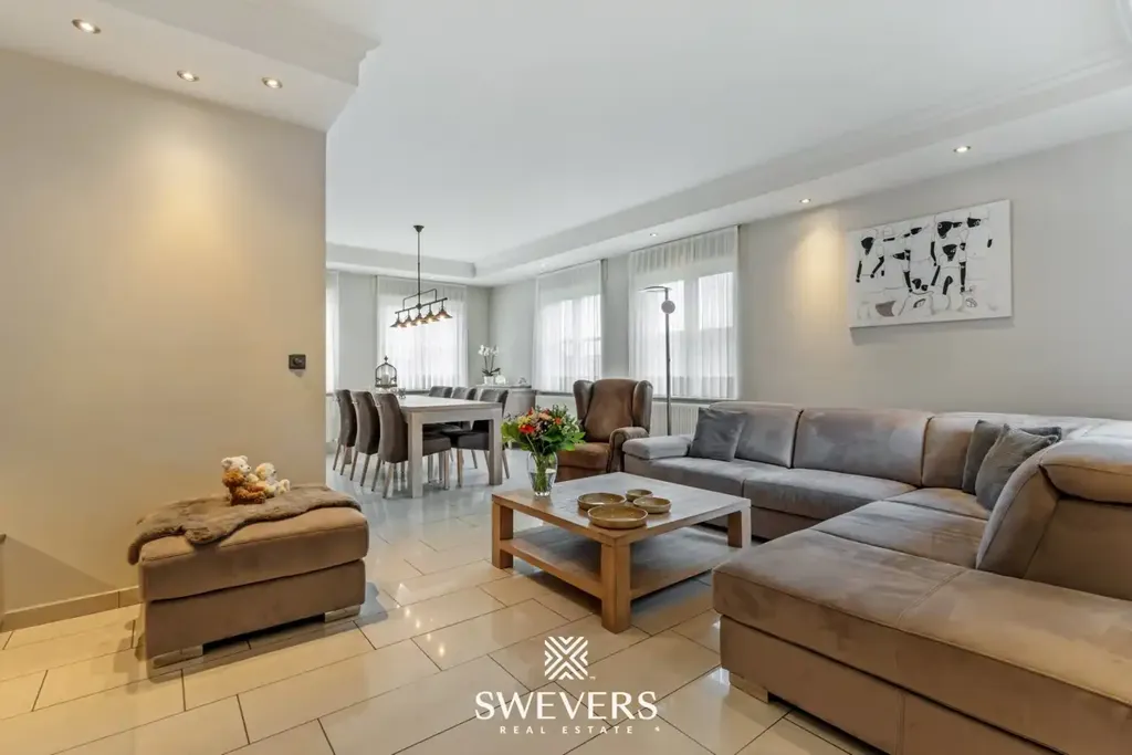 Séjour - Maison à Deux Unités avec Terrasse à Diepenbeek